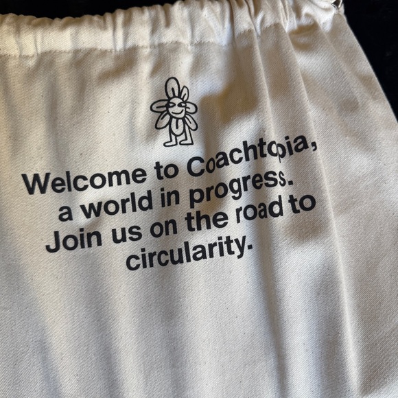 Hard to find and rare Coachtopia bag in crinkle patent leather with spikes - Picture 14 of 16